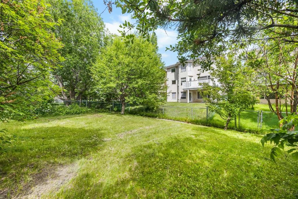 107 Hampshire Close Nw, Calgary, AB - Outdoor