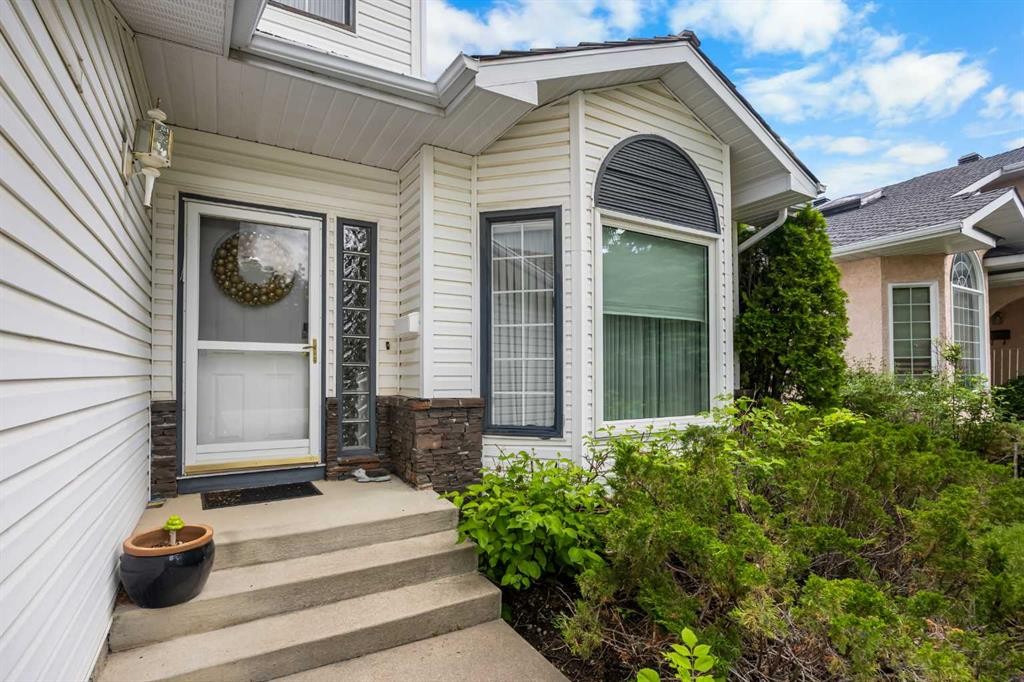 107 Hampshire Close Nw, Calgary, AB - Outdoor
