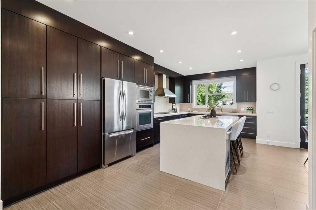 1711 27 Street Sw, Calgary, AB - Indoor Photo Showing Kitchen With Stainless Steel Kitchen With Upgraded Kitchen
