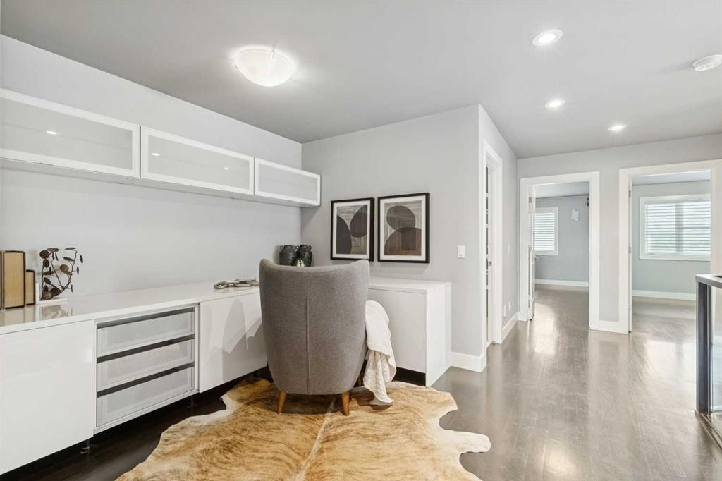 1711 27 Street Sw, Calgary, AB - Indoor Photo Showing Other Room
