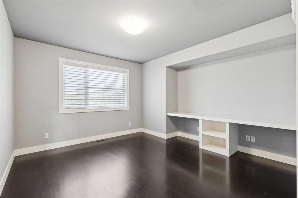 1711 27 Street Sw, Calgary, AB - Indoor Photo Showing Other Room