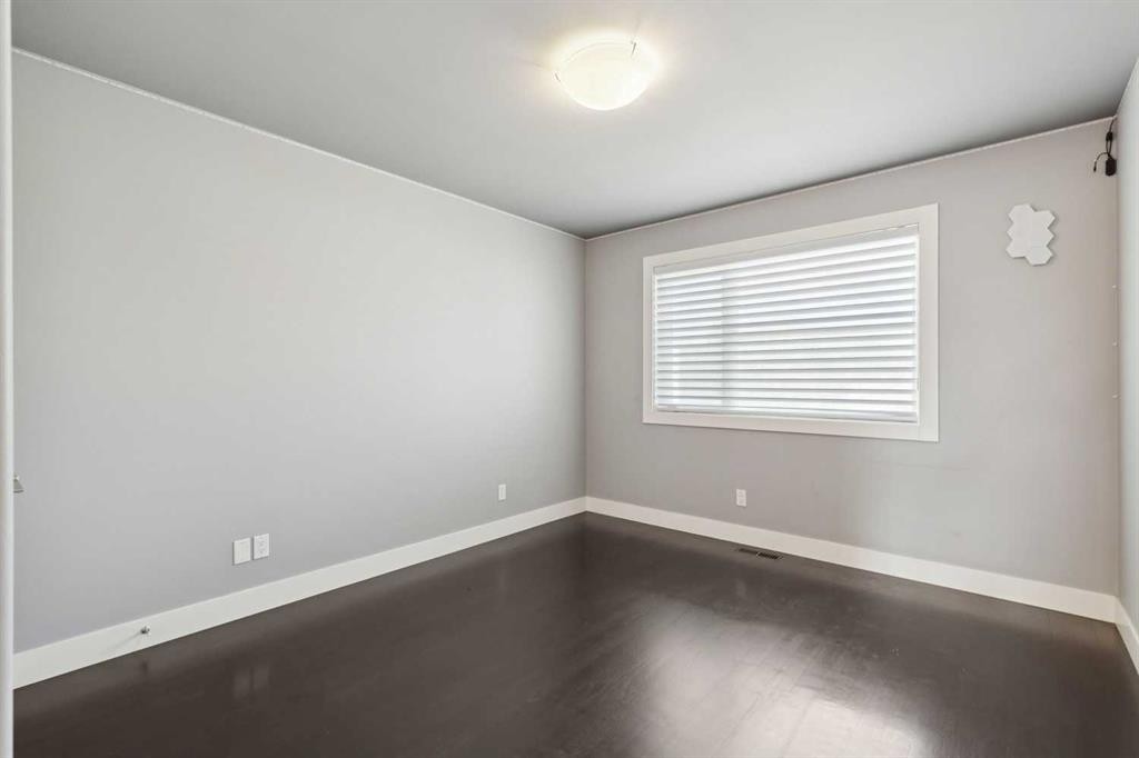 1711 27 Street Sw, Calgary, AB - Indoor Photo Showing Other Room