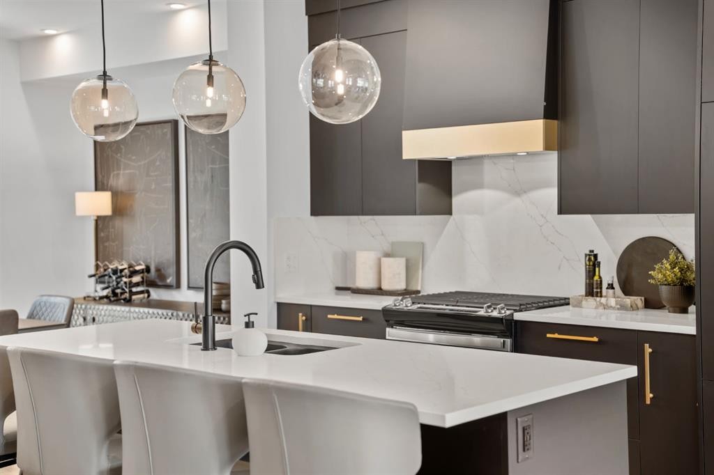 512-8155 8 Avenue Sw, Calgary, AB - Indoor Photo Showing Kitchen With Upgraded Kitchen