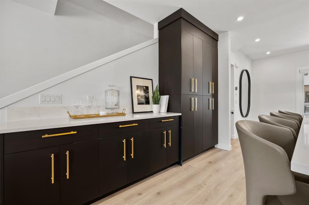 512-8155 8 Avenue Sw, Calgary, AB - Indoor