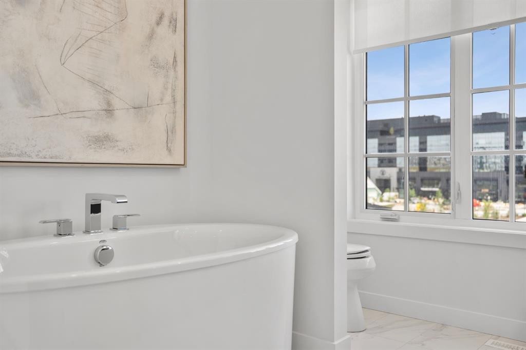 512-8155 8 Avenue Sw, Calgary, AB - Indoor Photo Showing Bathroom