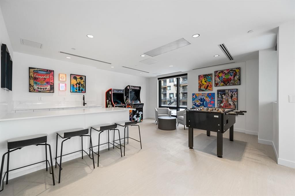 701-8375 Broadcast Avenue Sw, Calgary, AB - Indoor Photo Showing Other Room
