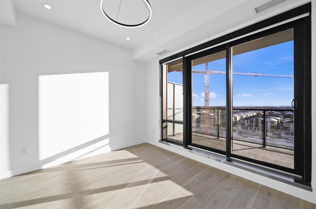 701-8375 Broadcast Avenue Sw, Calgary, AB - Indoor Photo Showing Other Room