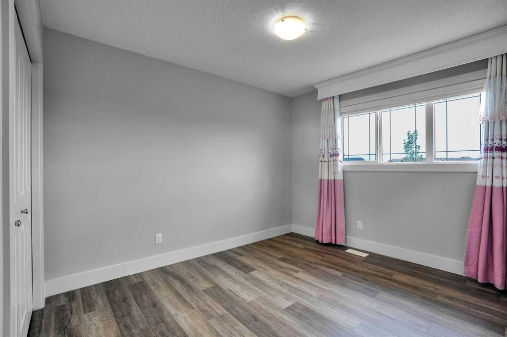 92 Masters Court Se, Calgary, AB