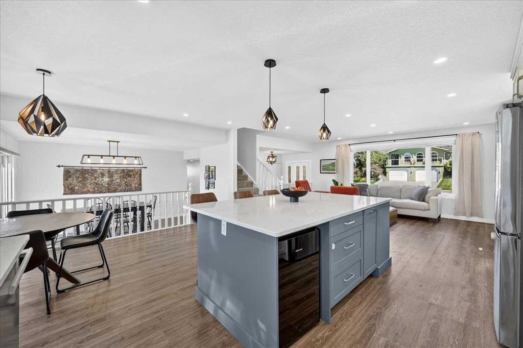 7327 Silver Springs Road Nw, Calgary, AB - Indoor Photo Showing Other Room