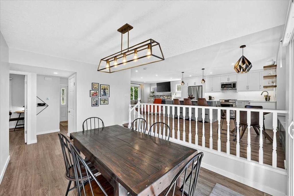 7327 Silver Springs Road Nw, Calgary, AB - Indoor Photo Showing Dining Room