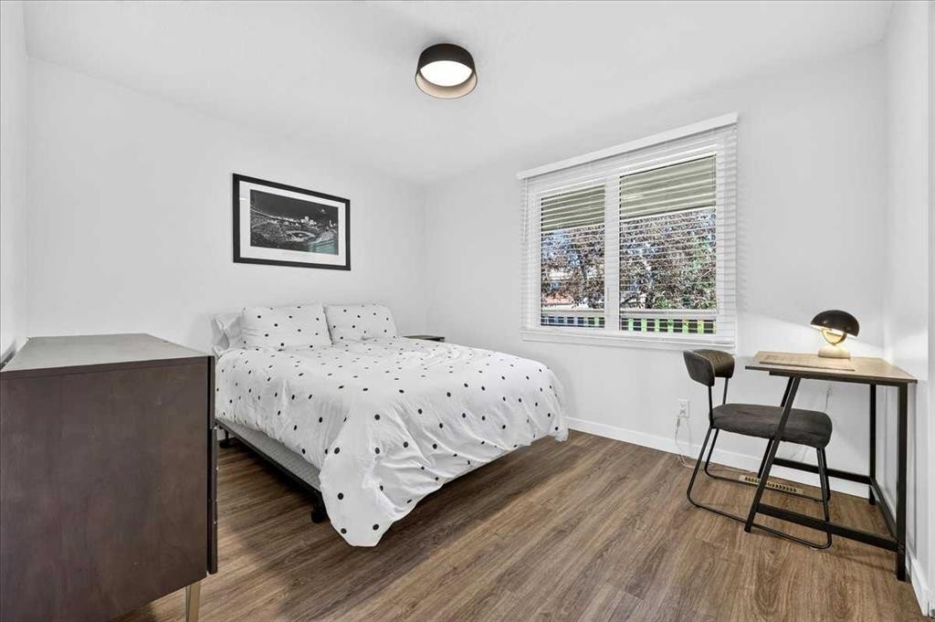 7327 Silver Springs Road Nw, Calgary, AB - Indoor Photo Showing Bedroom