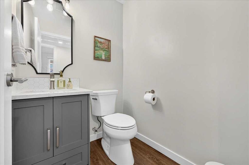 7327 Silver Springs Road Nw, Calgary, AB - Indoor Photo Showing Bathroom