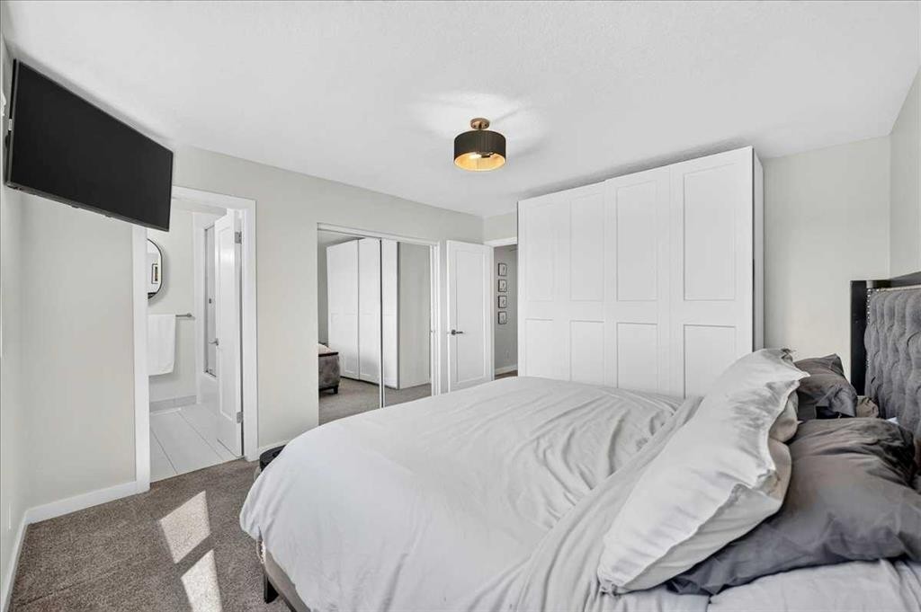 7327 Silver Springs Road Nw, Calgary, AB - Indoor Photo Showing Bedroom