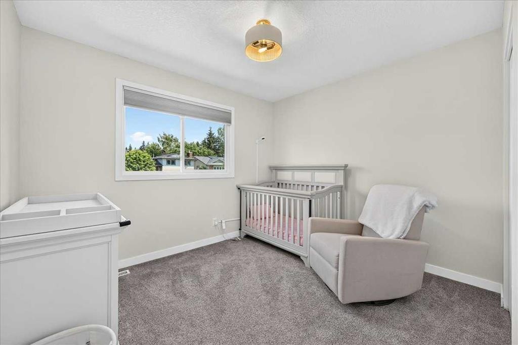 7327 Silver Springs Road Nw, Calgary, AB - Indoor Photo Showing Bedroom
