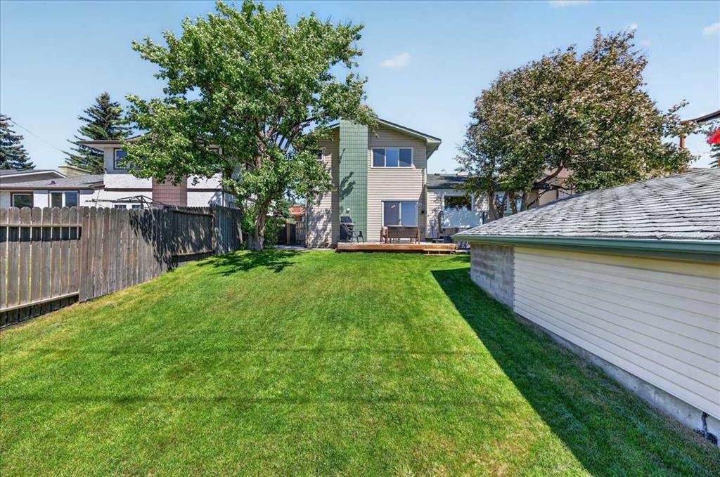 7327 Silver Springs Road Nw, Calgary, AB - Outdoor