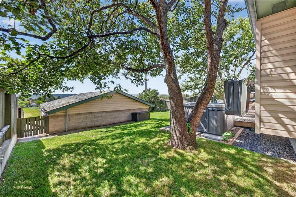 7327 Silver Springs Road Nw, Calgary, AB - Outdoor