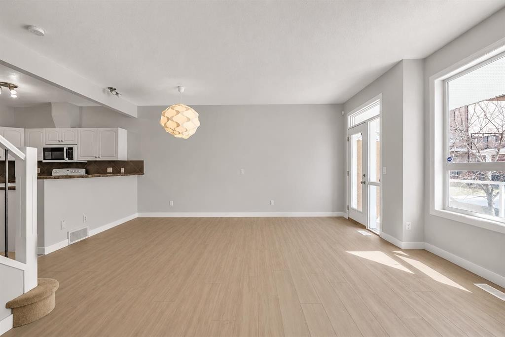 34 Royal Manor Nw, Calgary, AB - Indoor