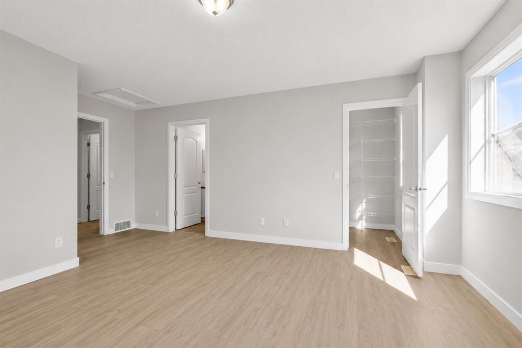 34 Royal Manor Nw, Calgary, AB - Indoor Photo Showing Other Room
