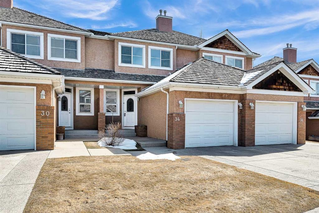 34 Royal Manor Nw, Calgary, AB - Outdoor With Facade