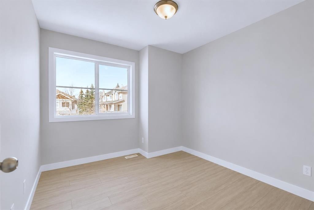 34 Royal Manor Nw, Calgary, AB - Indoor Photo Showing Other Room