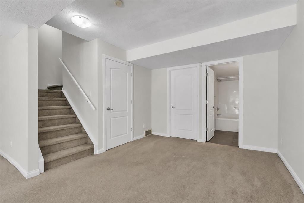 34 Royal Manor Nw, Calgary, AB - Indoor Photo Showing Other Room