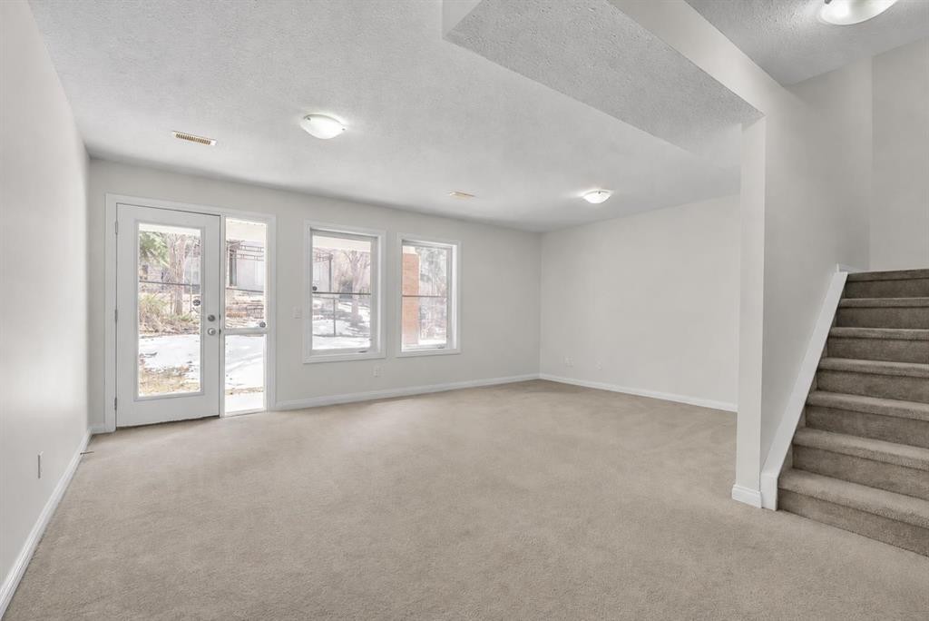 34 Royal Manor Nw, Calgary, AB - Indoor Photo Showing Other Room