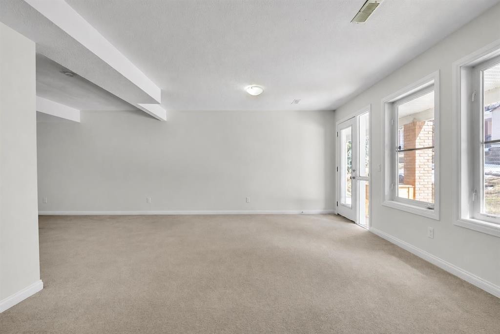 34 Royal Manor Nw, Calgary, AB - Indoor Photo Showing Other Room