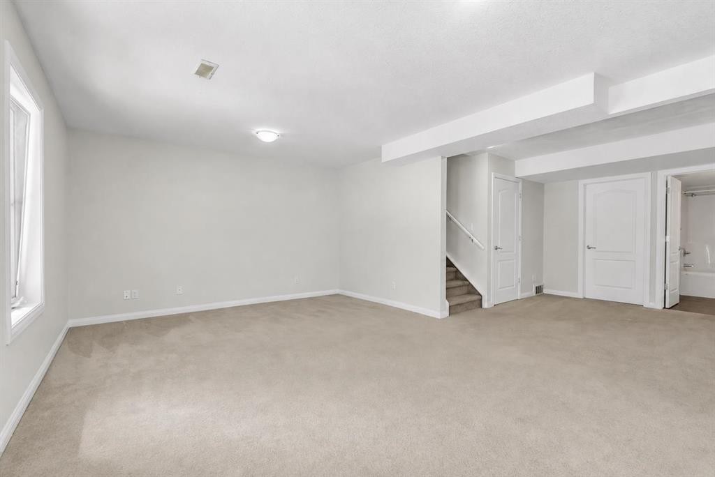 34 Royal Manor Nw, Calgary, AB - Indoor Photo Showing Other Room