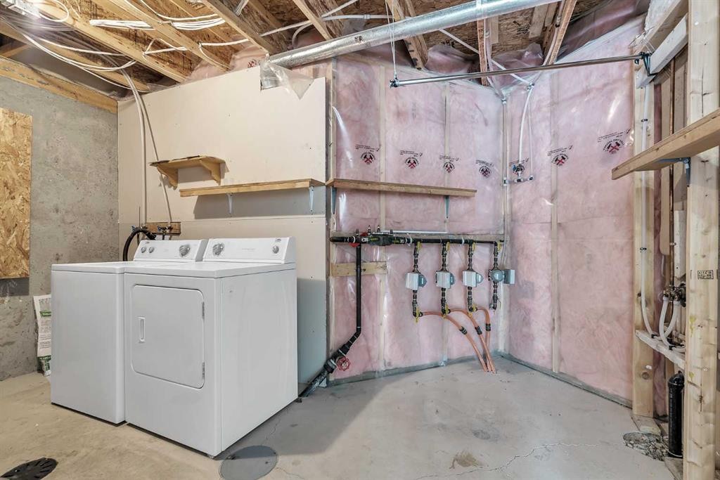 34 Royal Manor Nw, Calgary, AB - Indoor Photo Showing Laundry Room