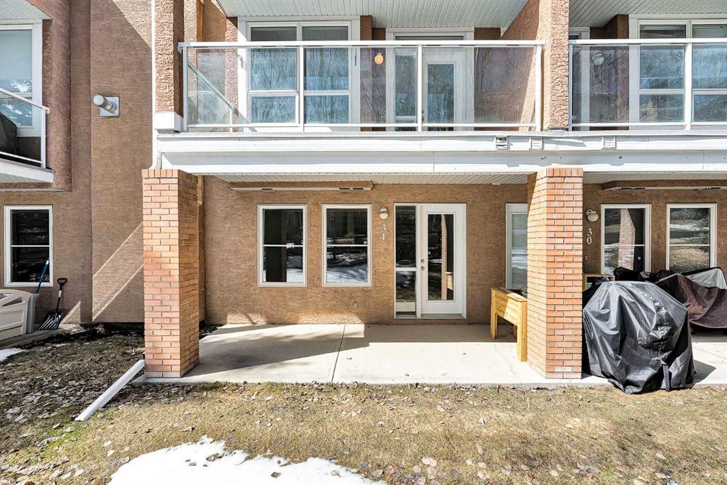 34 Royal Manor Nw, Calgary, AB - Outdoor With Exterior
