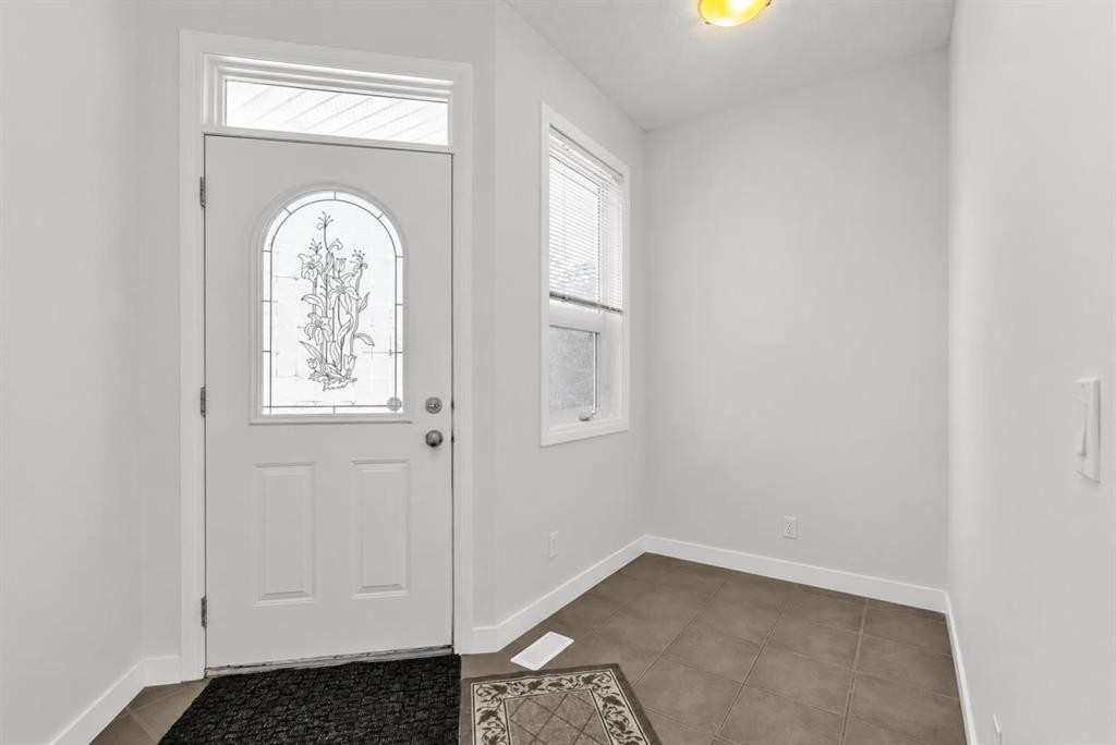 34 Royal Manor Nw, Calgary, AB - Indoor Photo Showing Other Room