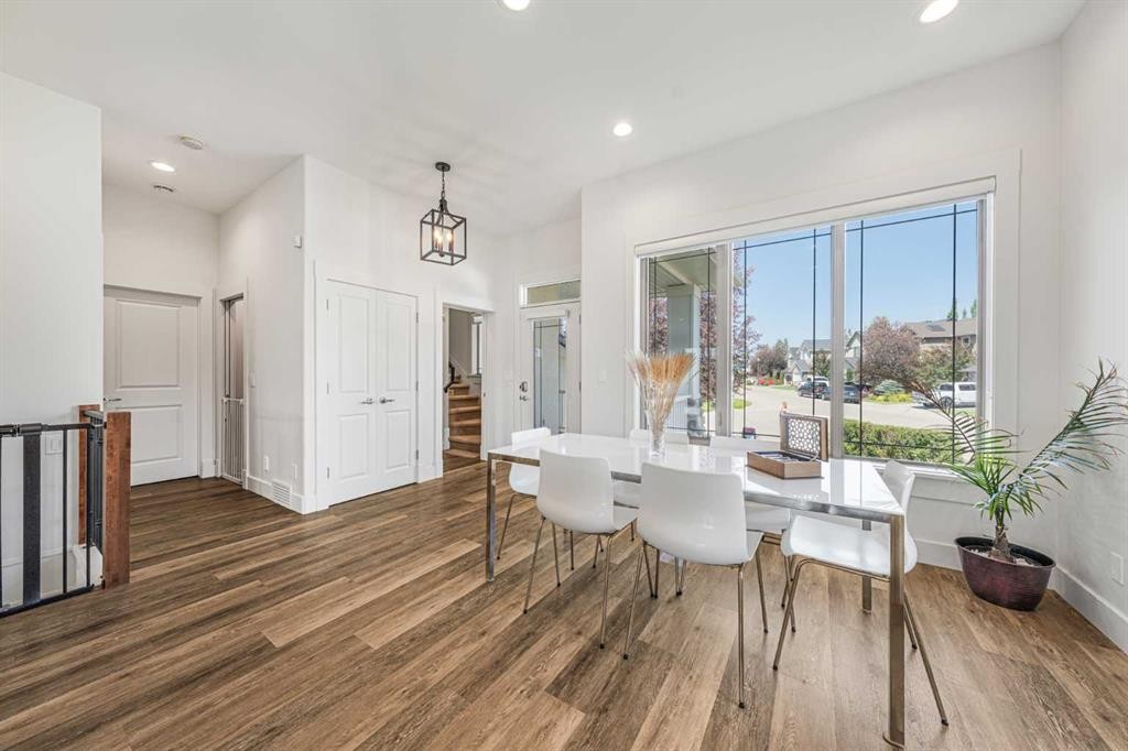 2 Discovery Ridge Heights Sw, Calgary, AB - Indoor Photo Showing Dining Room