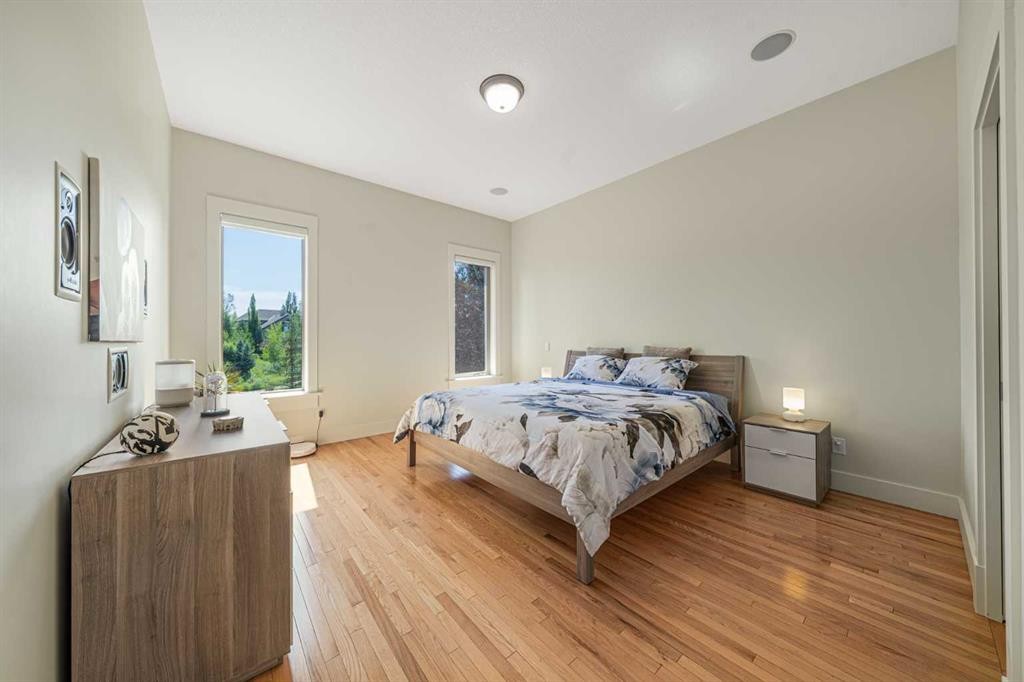 2 Discovery Ridge Heights Sw, Calgary, AB - Indoor Photo Showing Bedroom