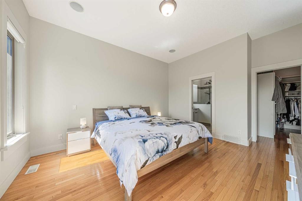 2 Discovery Ridge Heights Sw, Calgary, AB - Indoor Photo Showing Bedroom