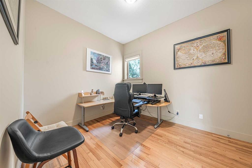 2 Discovery Ridge Heights Sw, Calgary, AB - Indoor Photo Showing Office