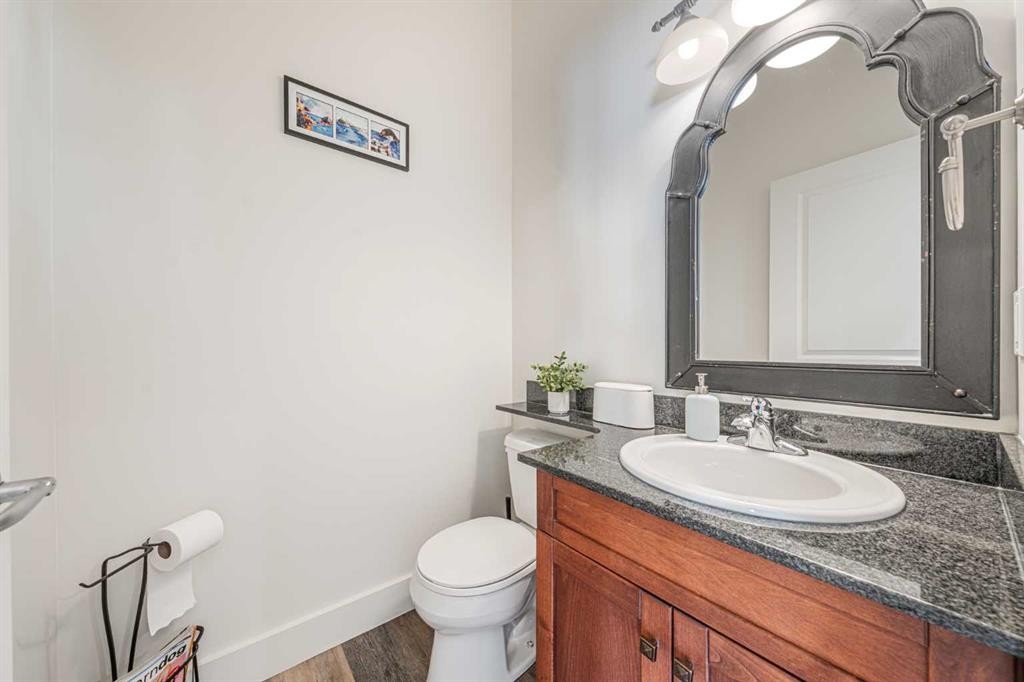 2 Discovery Ridge Heights Sw, Calgary, AB - Indoor Photo Showing Bathroom