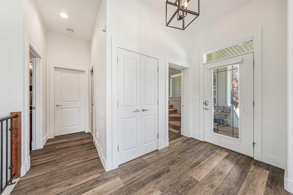 2 Discovery Ridge Heights Sw, Calgary, AB - Indoor Photo Showing Other Room