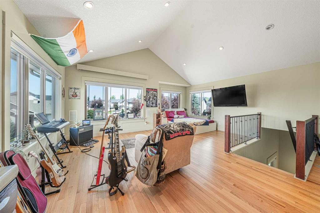 2 Discovery Ridge Heights Sw, Calgary, AB - Indoor Photo Showing Other Room