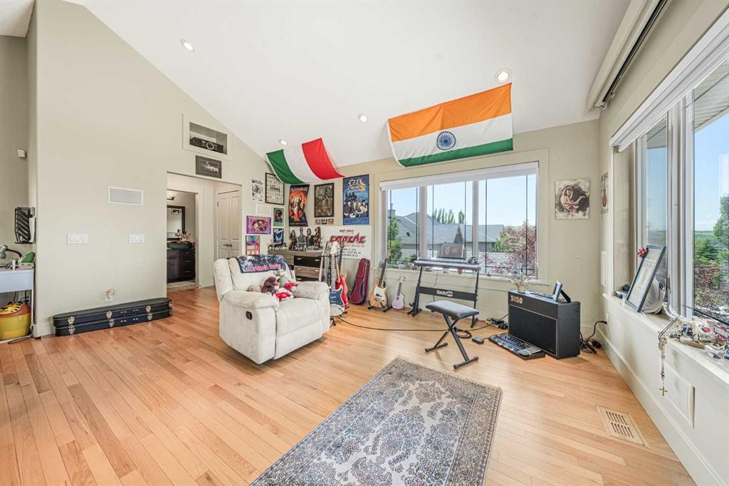 2 Discovery Ridge Heights Sw, Calgary, AB - Indoor