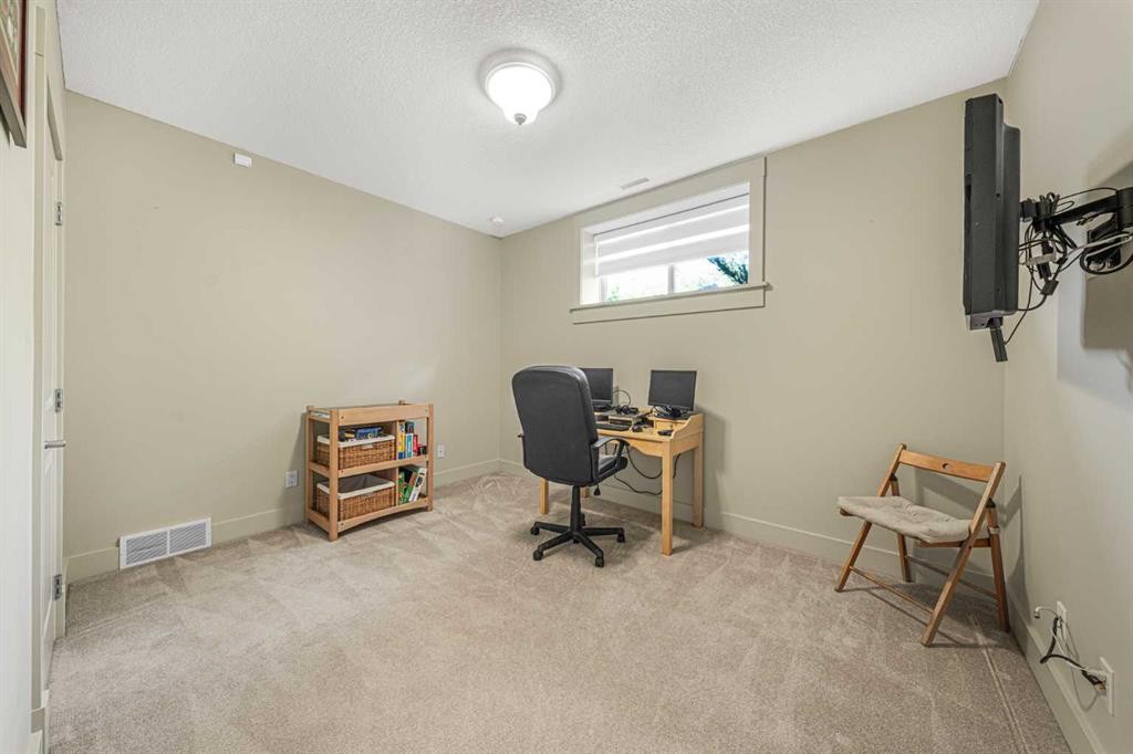 2 Discovery Ridge Heights Sw, Calgary, AB - Indoor
