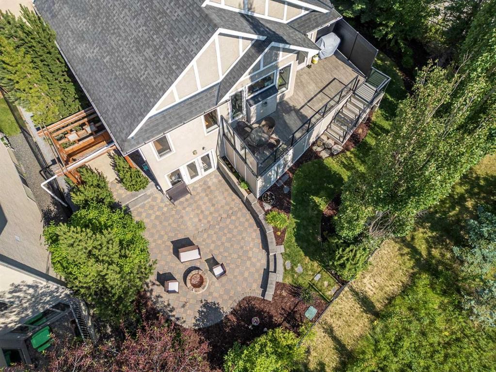 2 Discovery Ridge Heights Sw, Calgary, AB - Outdoor