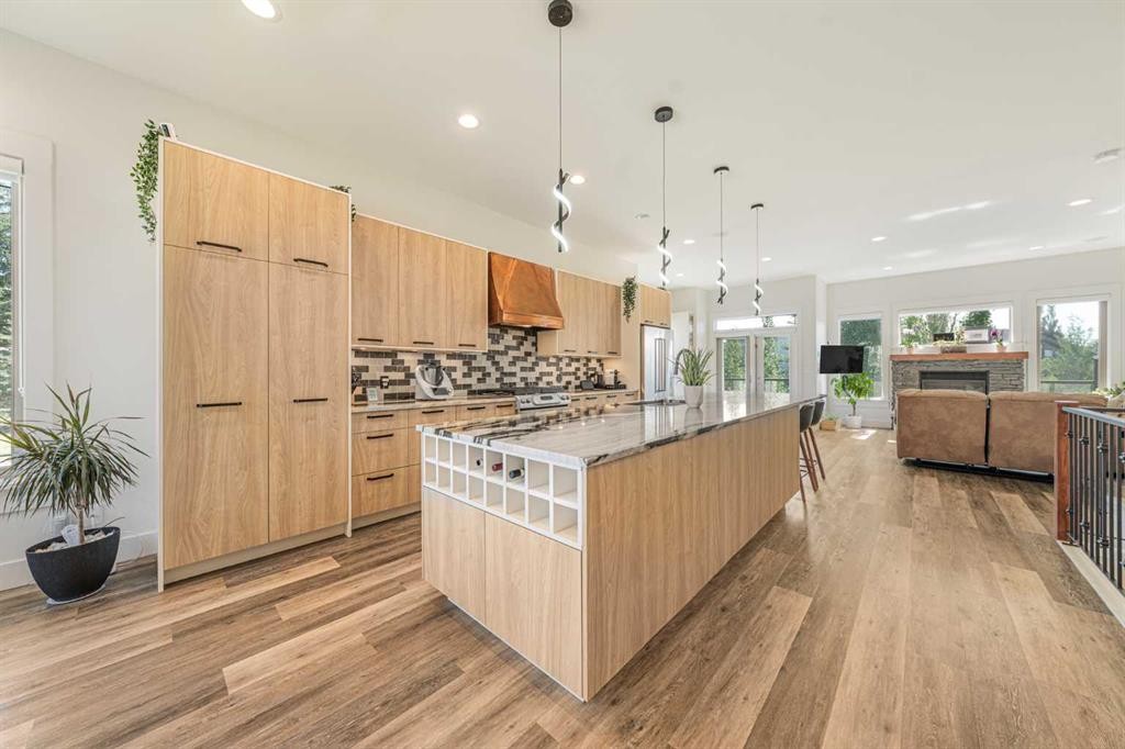 2 Discovery Ridge Heights Sw, Calgary, AB - Indoor Photo Showing Kitchen With Upgraded Kitchen