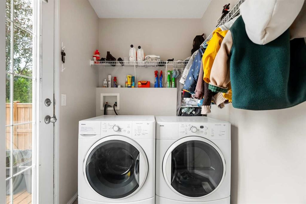 172 Citadel Bluff Close Nw, Calgary, AB - Indoor Photo Showing Laundry Room