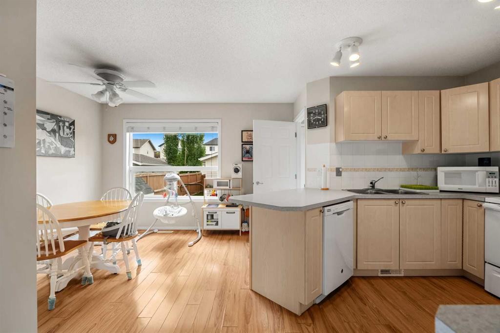 172 Citadel Bluff Close Nw, Calgary, AB - Indoor Photo Showing Kitchen With Double Sink