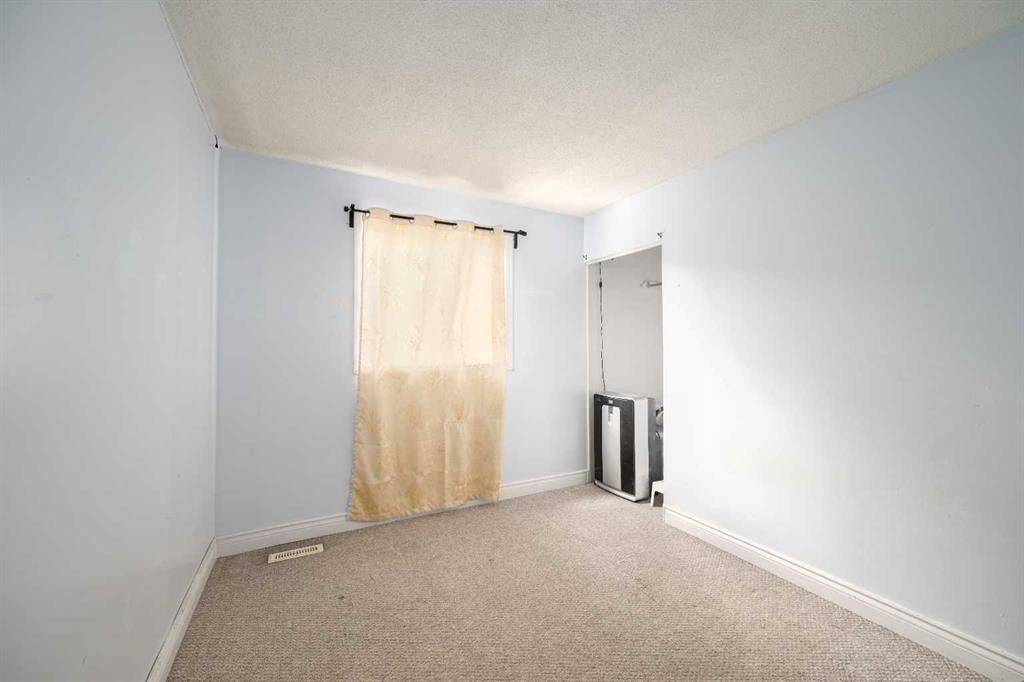 7627 24A Street Se, Calgary, AB