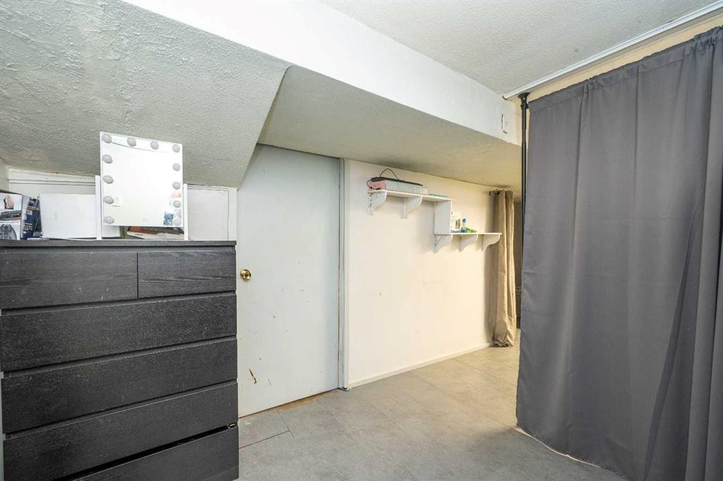7627 24A Street Se, Calgary, AB