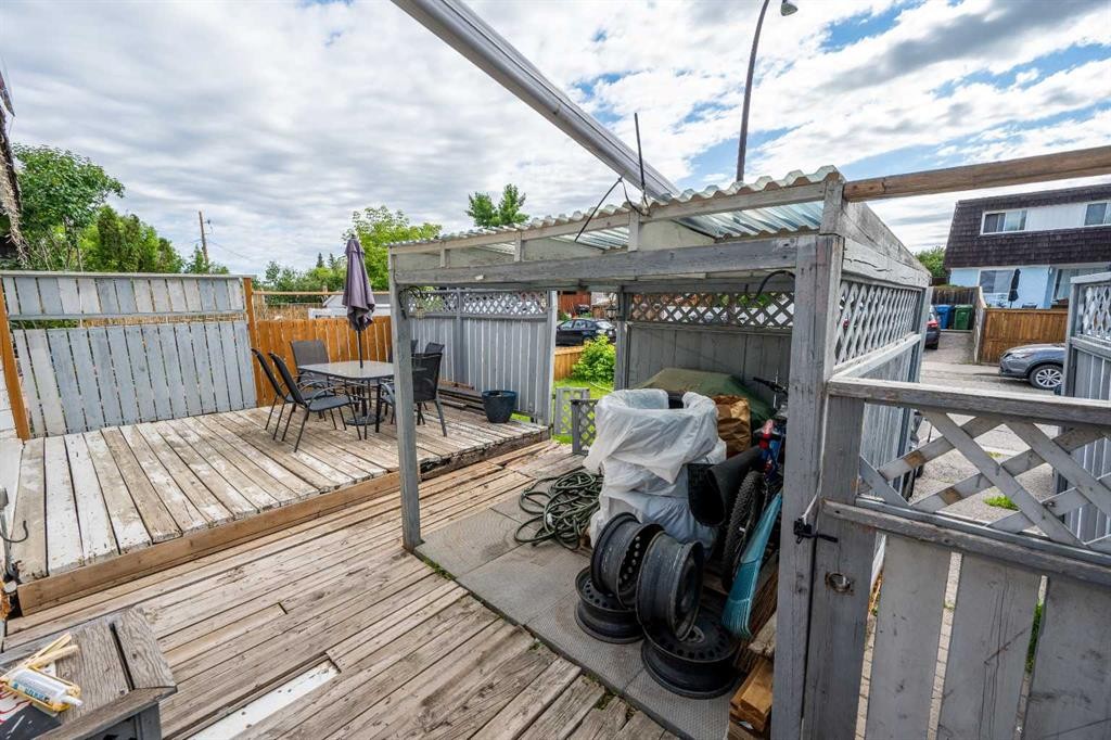 7627 24A Street Se, Calgary, AB