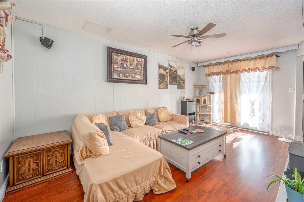 7627 24A Street Se, Calgary, AB