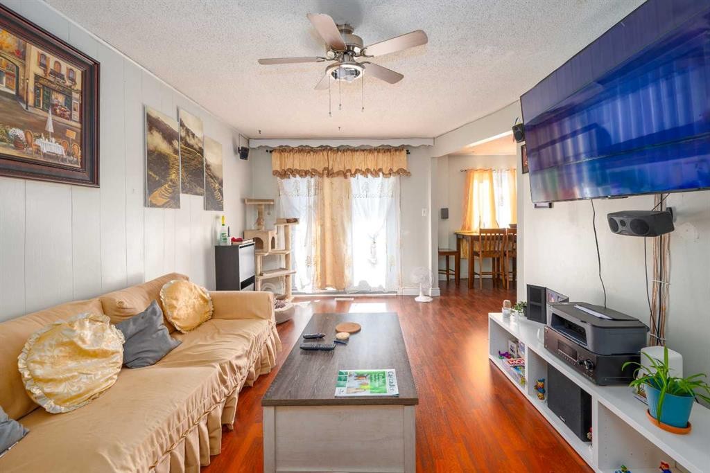 7627 24A Street Se, Calgary, AB