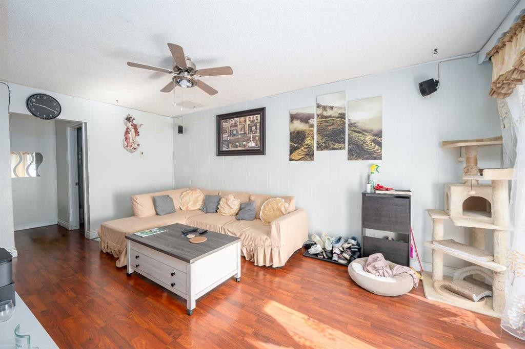 7627 24A Street Se, Calgary, AB